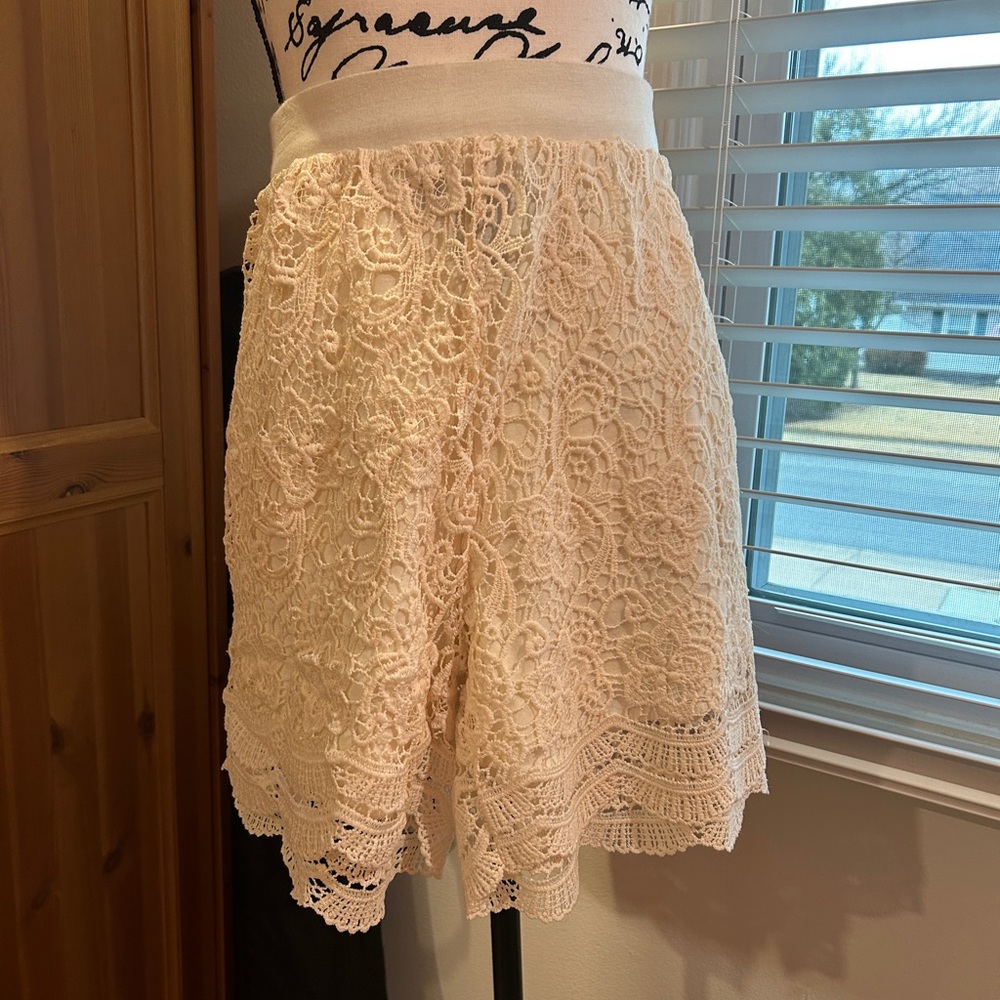 Elegant Cream Lace Shorts